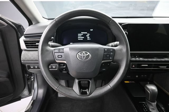 Used 2025 Toyota Camry XLE AWD/4WD image 24