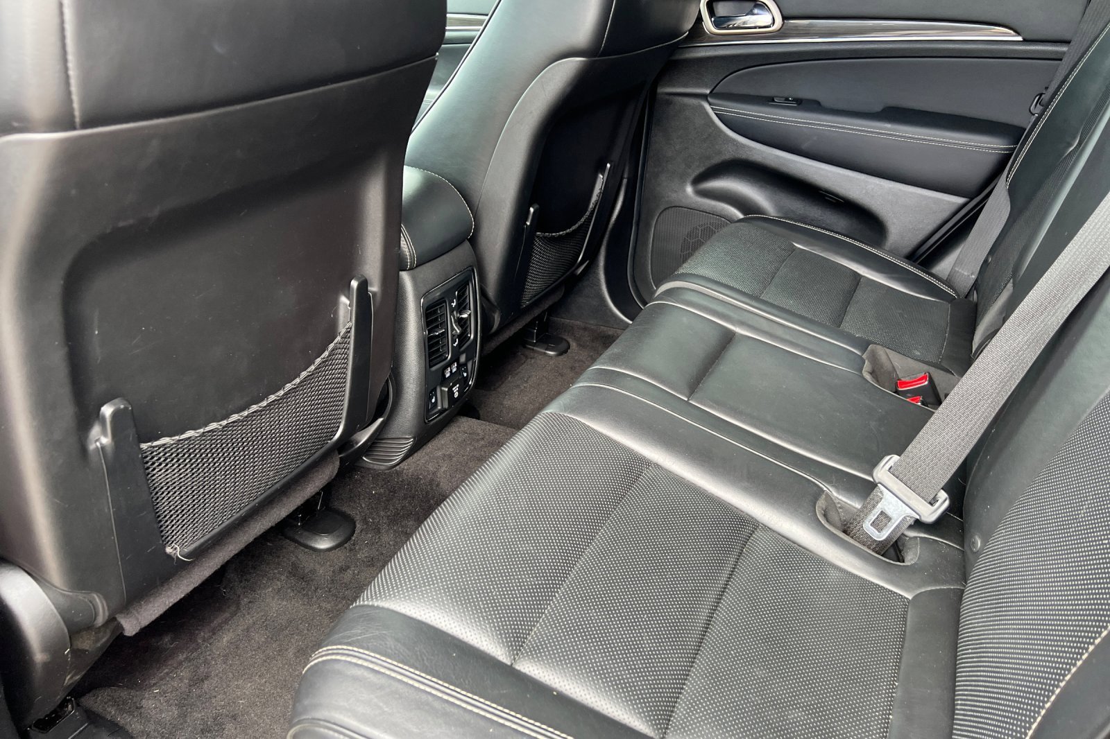 Used 2014 Jeep Grand Cherokee Overland w/ Advanced Technology Group image 12