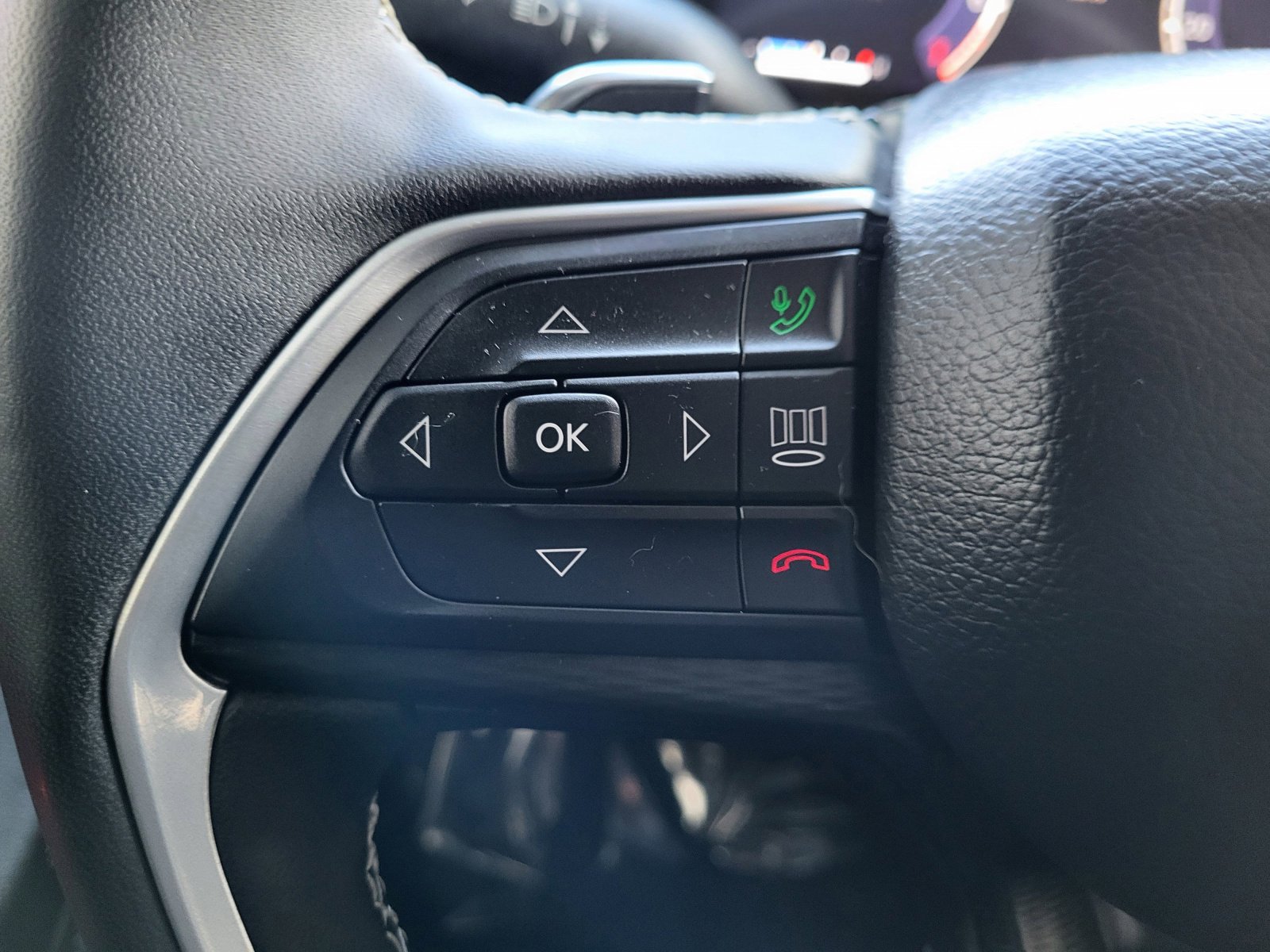 Used 2024 Jeep Grand Cherokee Laredo X w/ Luxury Tech Group I image 25