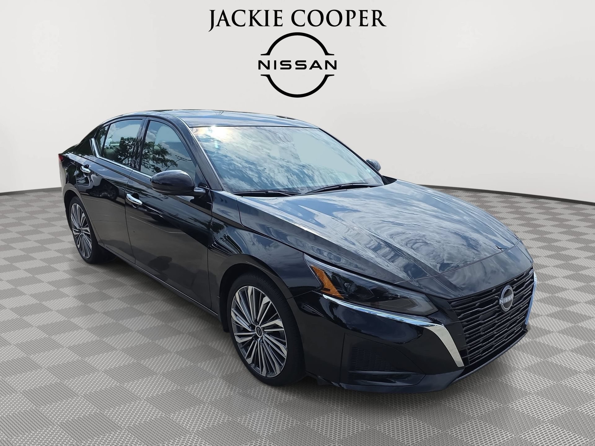Used 2025 Nissan Altima 2.5 SL FWD image 3