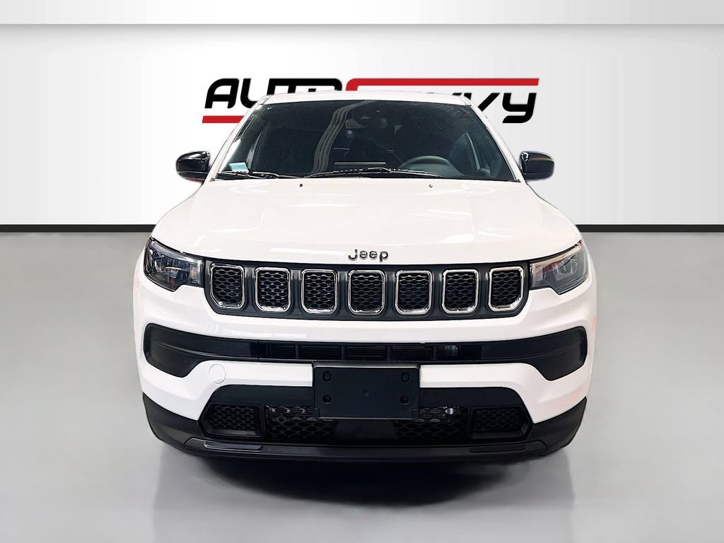 Used 2023 Jeep Compass Sport AWD/4WD image 2