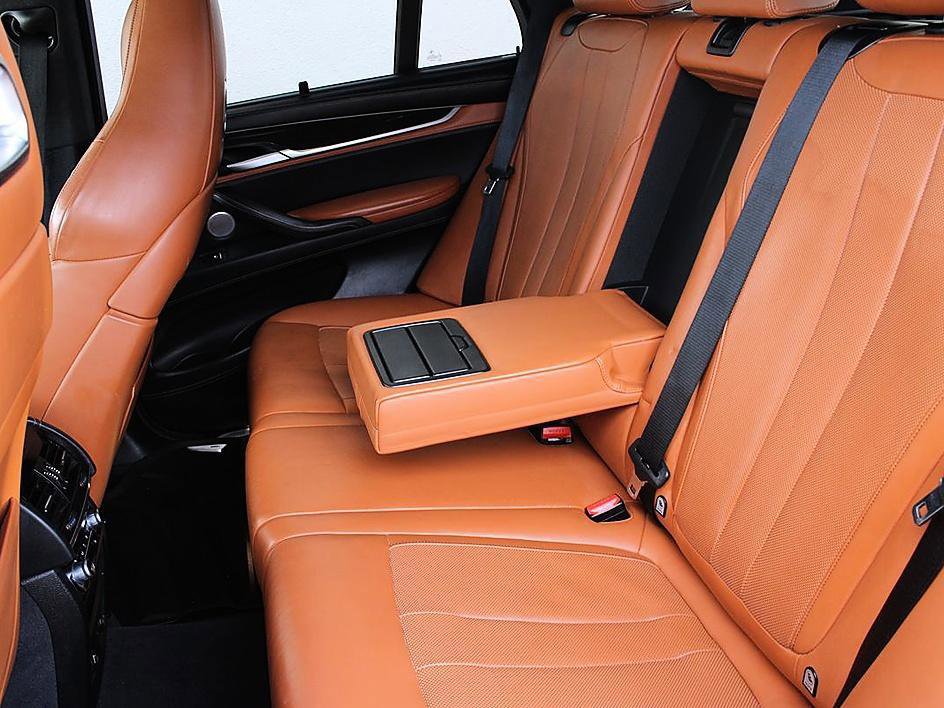 Used 2015 BMW X5 M image 18