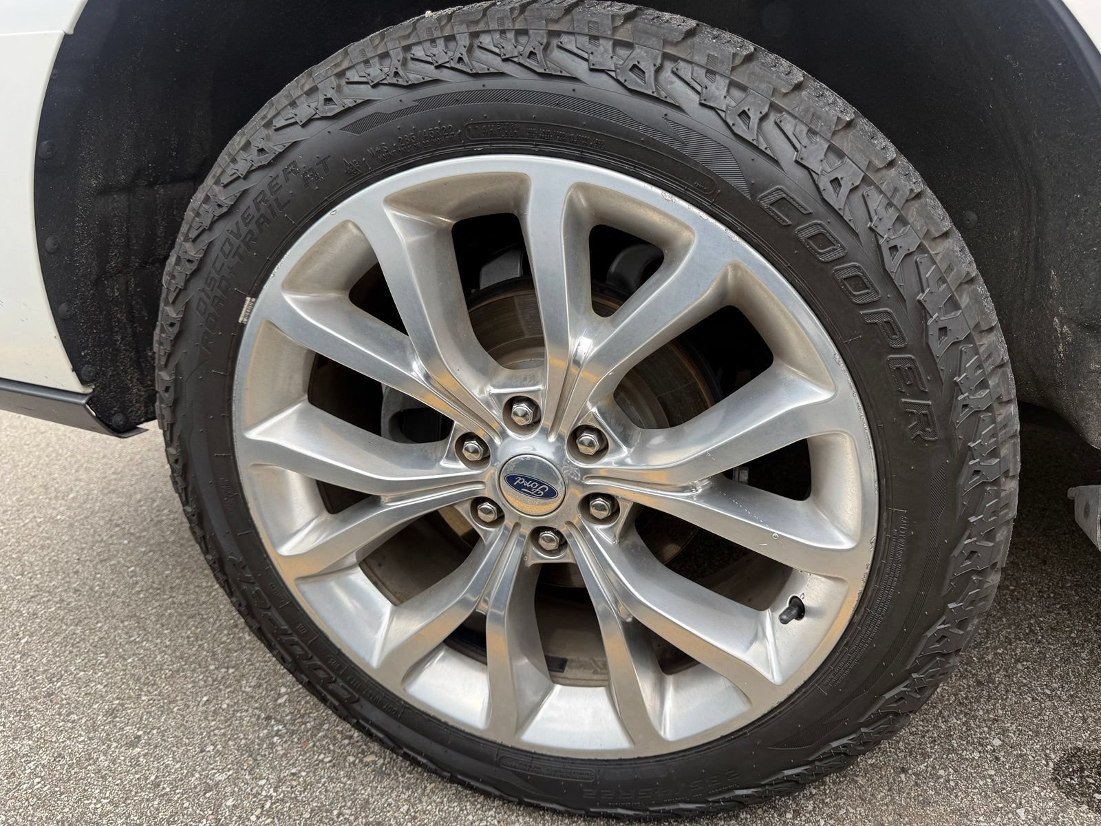 Used 2019 Ford Expedition Limited w/ Equipment Group 302A AWD/4WD image 9