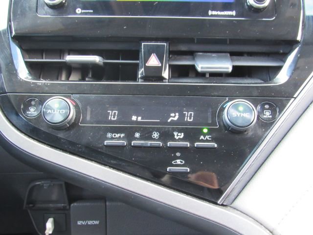 Used 2022 Toyota Camry LE image 32