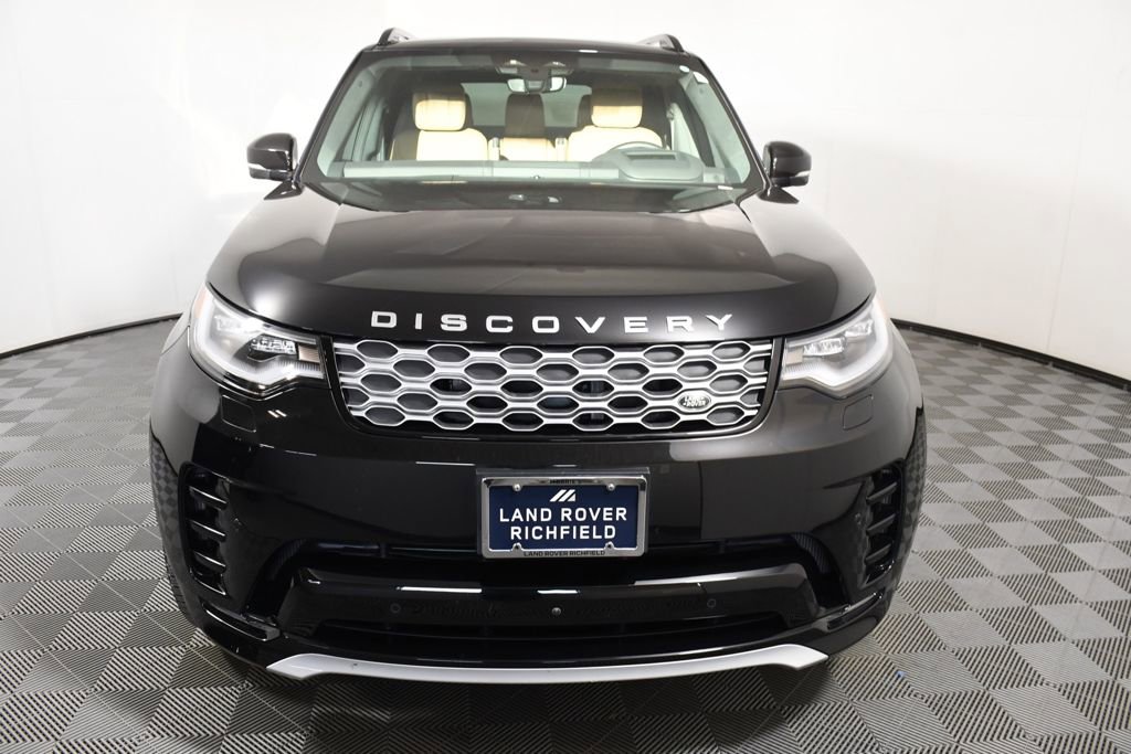 Used 2024 Land Rover Discovery Metropolitan Edition image 10