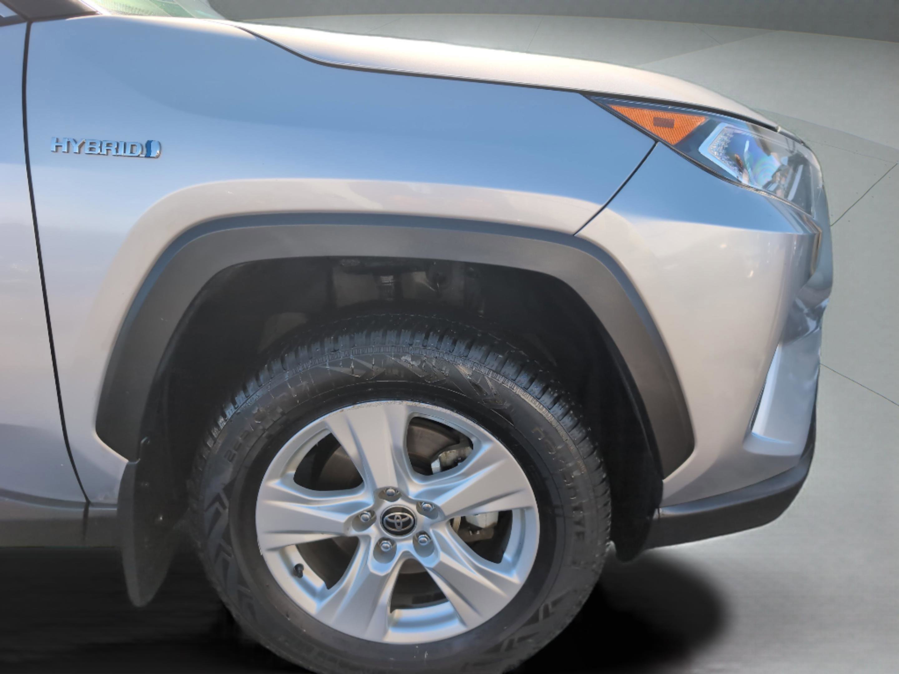 Used 2021 Toyota RAV4 XLE w/ Convenience Package AWD/4WD image 11