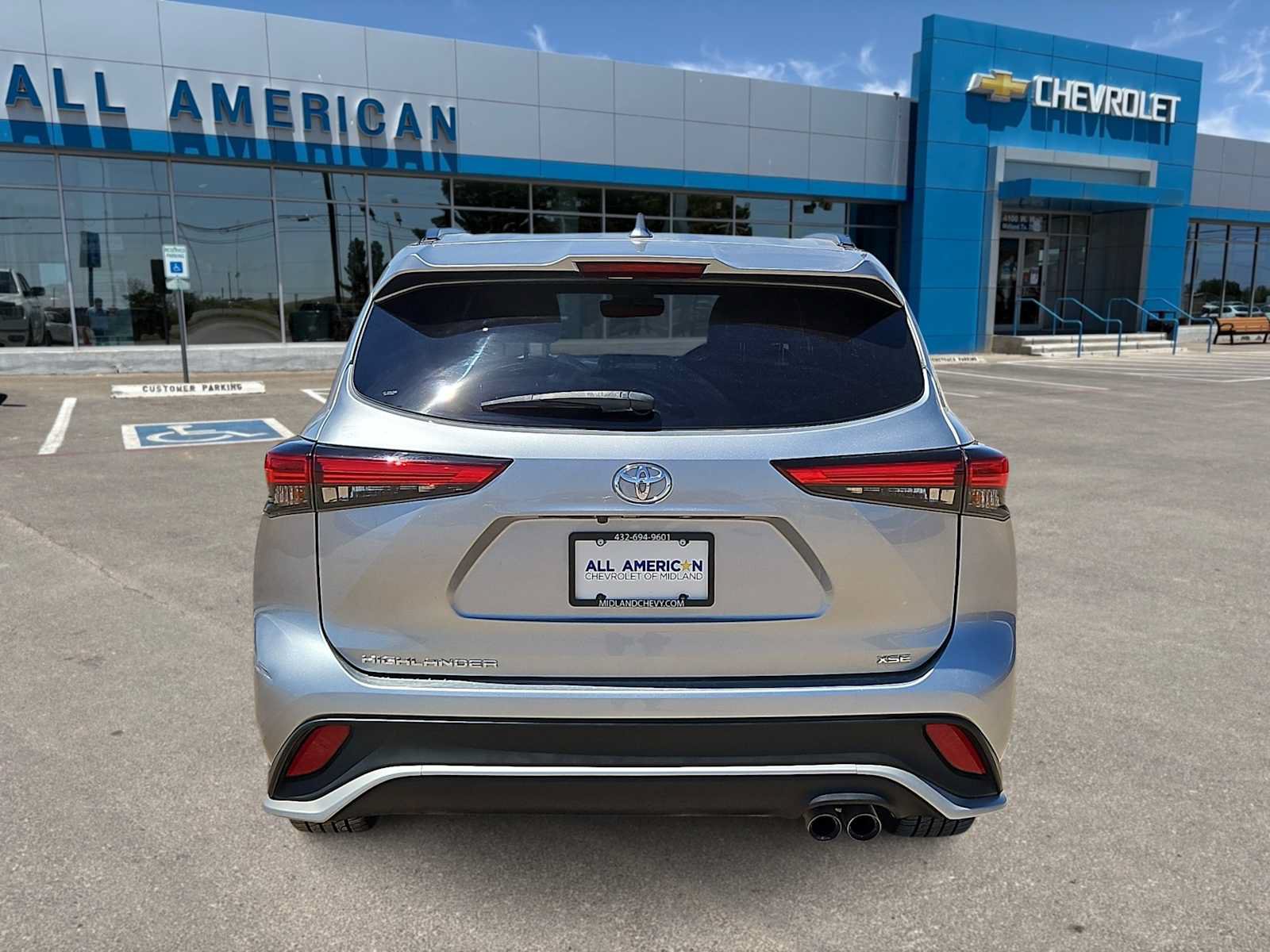 Used 2022 Toyota Highlander XSE FWD image 7