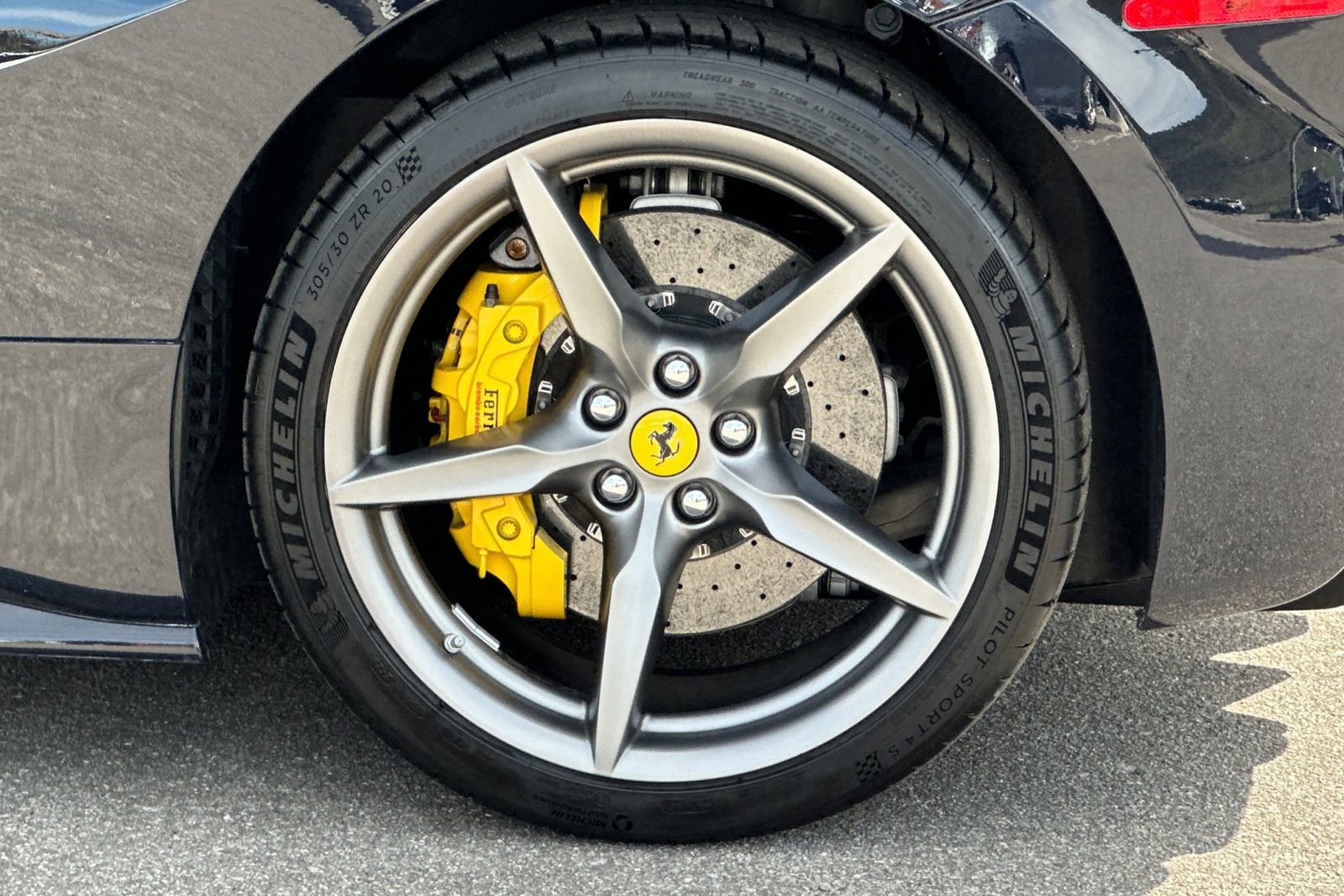 Used 2018 Ferrari 488 Spider image 42