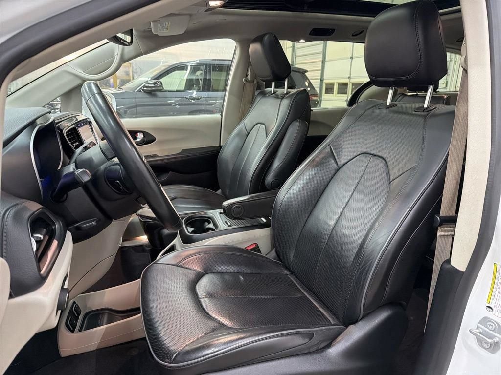 Used 2020 Chrysler Pacifica Limited FWD image 39