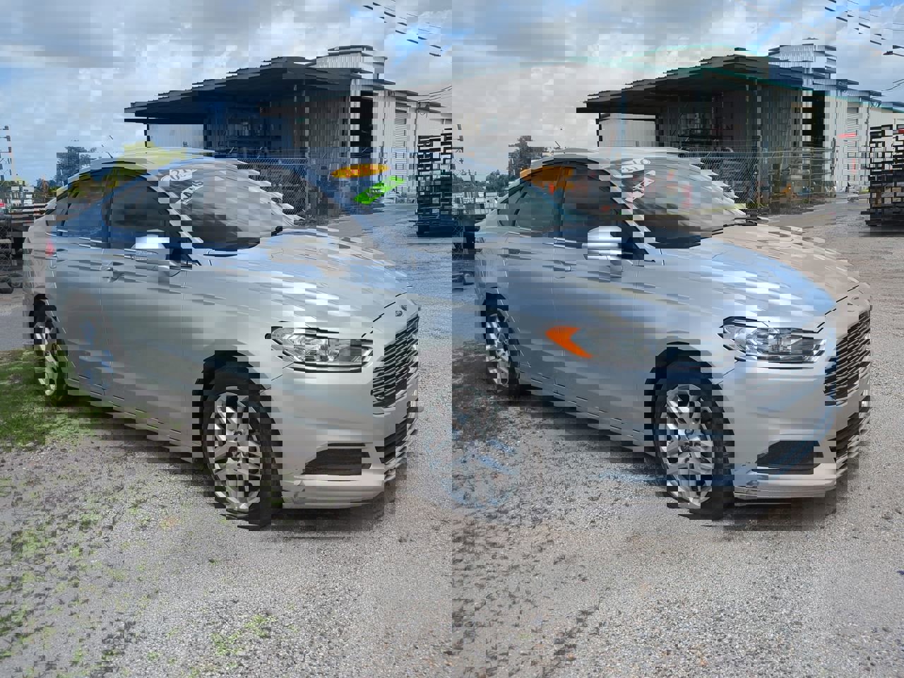 Used 2016 Ford Fusion SE image 2