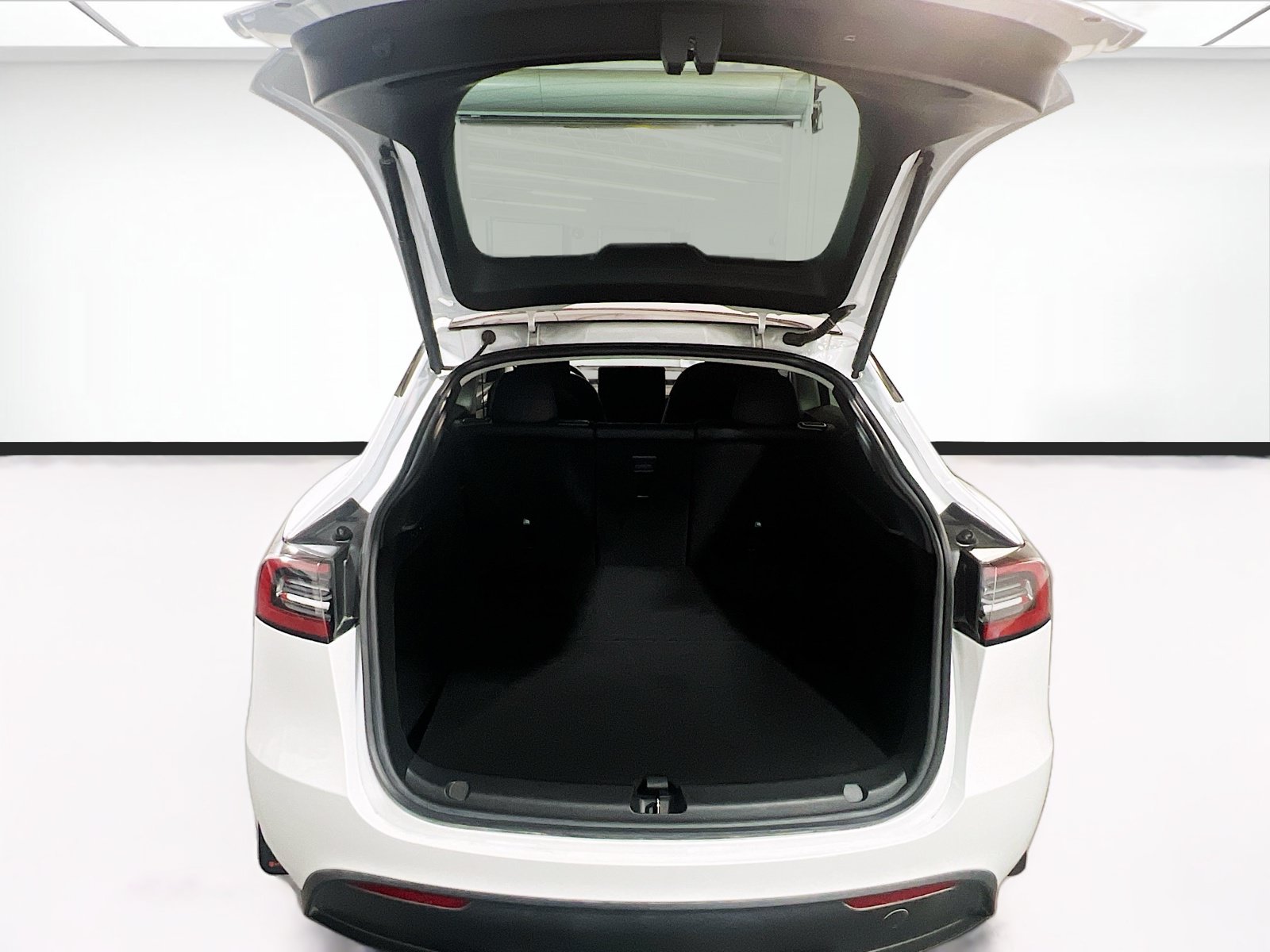 Used 2023 Tesla Model Y Performance AWD/4WD image 19