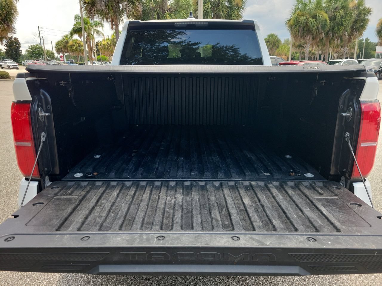 Used 2024 Toyota Tacoma SR5 AWD/4WD image 8