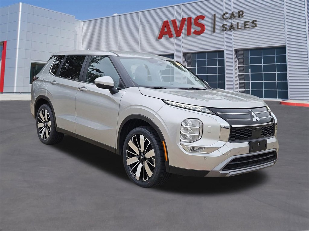 Used 2025 Mitsubishi Outlander SE image 9