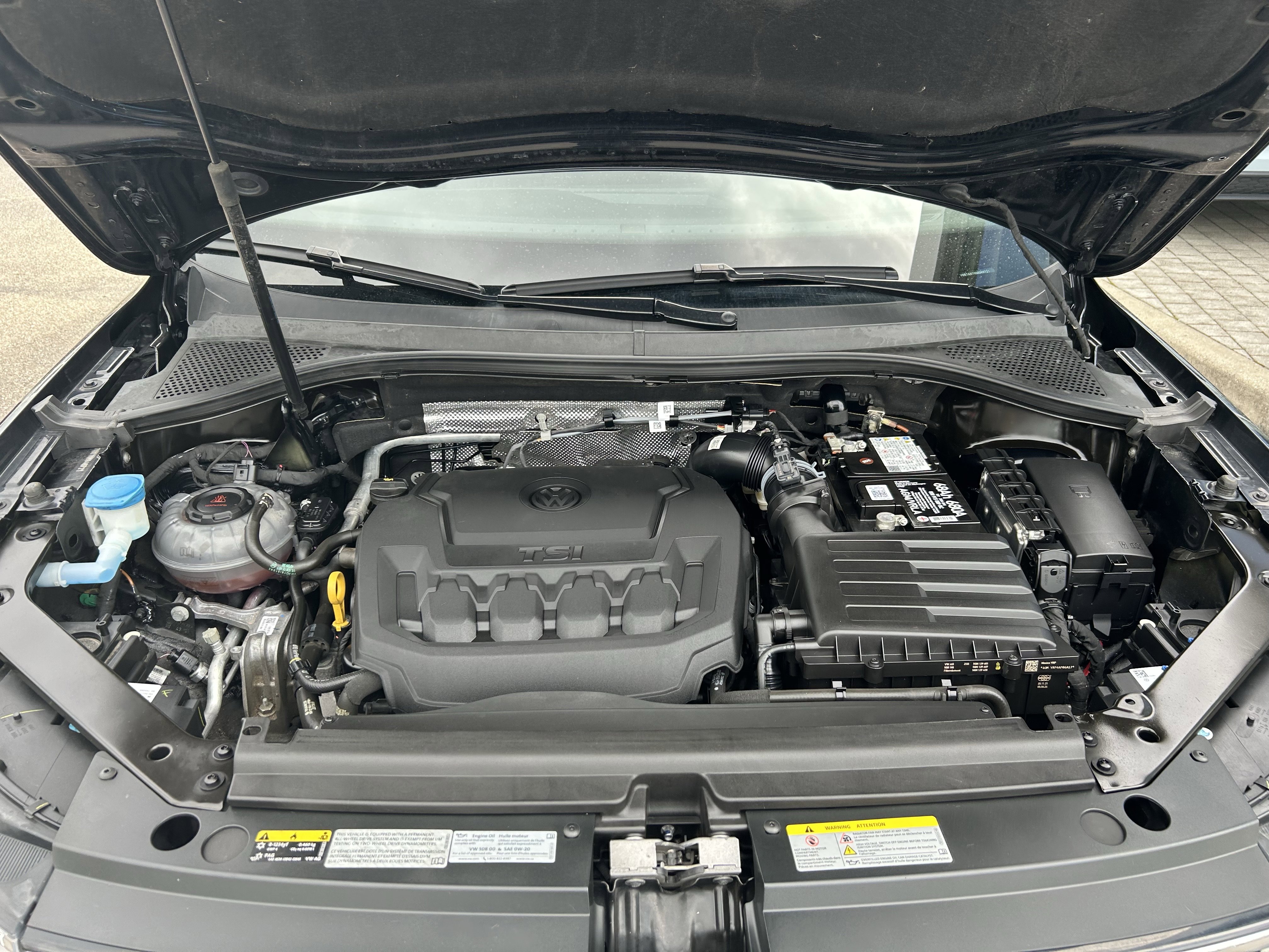 Certified 2022 Volkswagen Tiguan SE R-Line AWD/4WD image 29