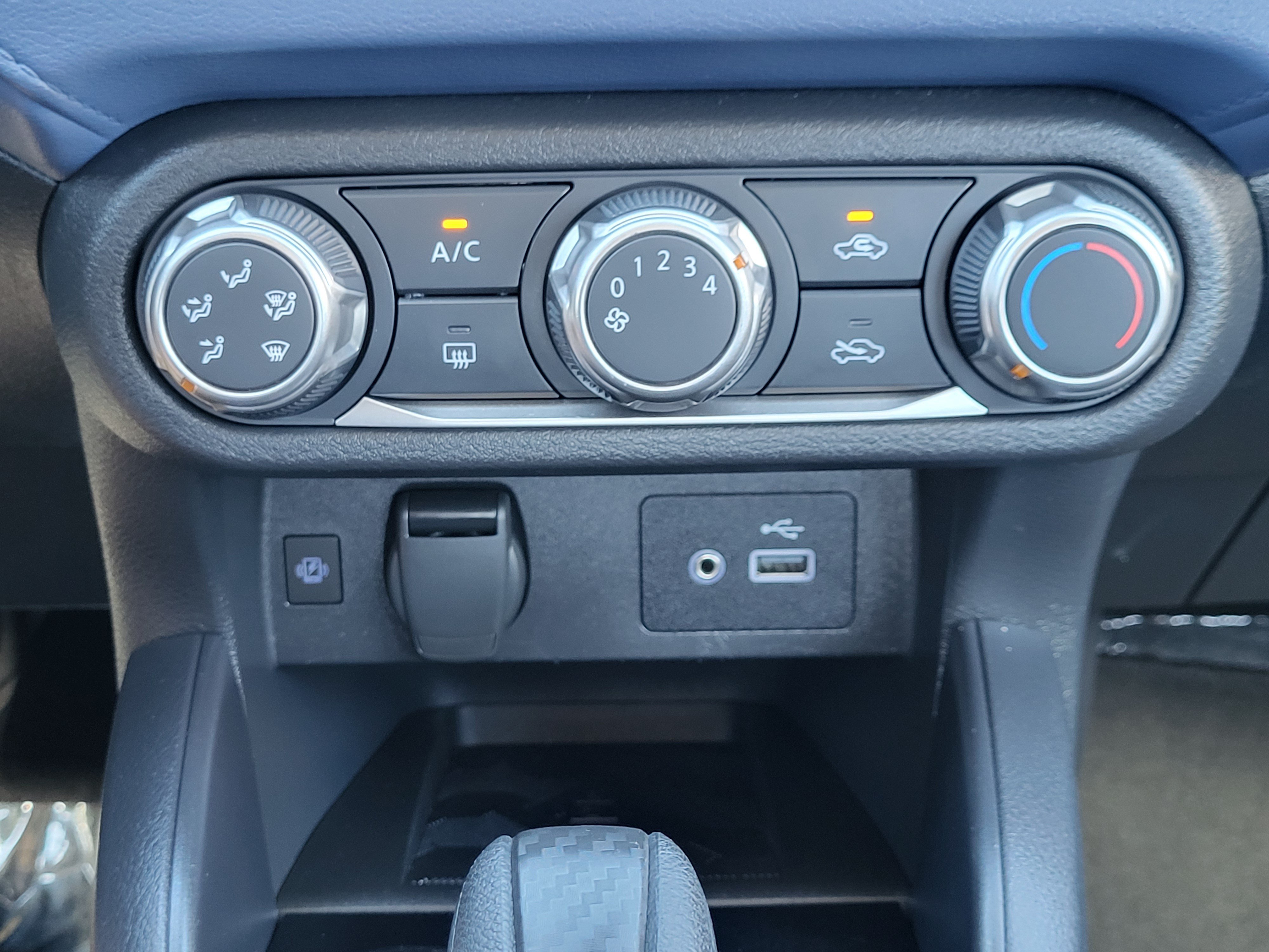 Certified 2024 Nissan Versa SV w/ Electronics Package FWD image 34