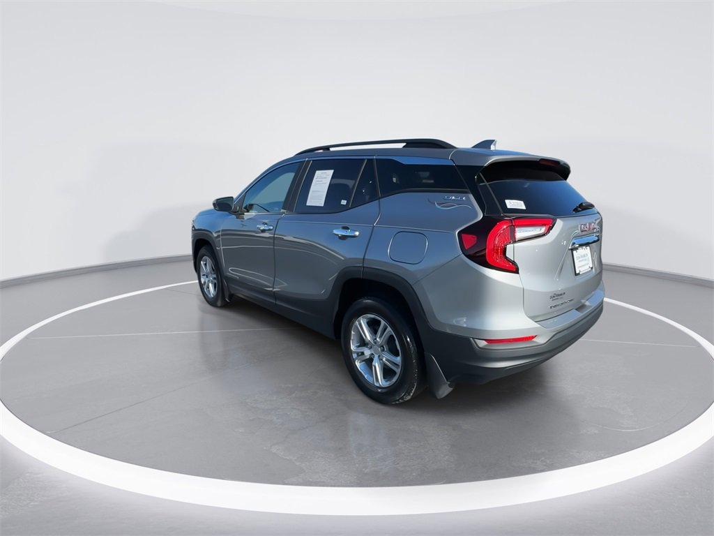 Used 2023 GMC Terrain SLE w/ Driver Convenience Package image 6