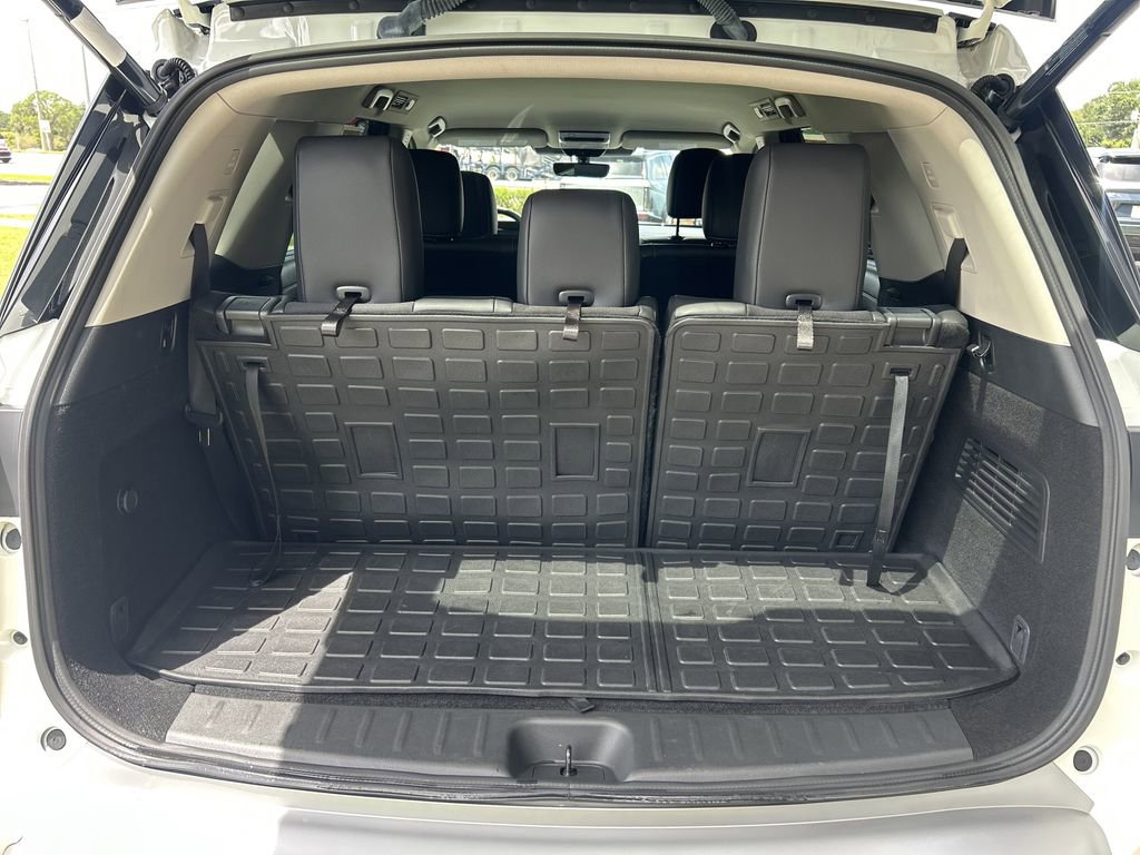 Used 2024 Nissan Pathfinder SL image 11