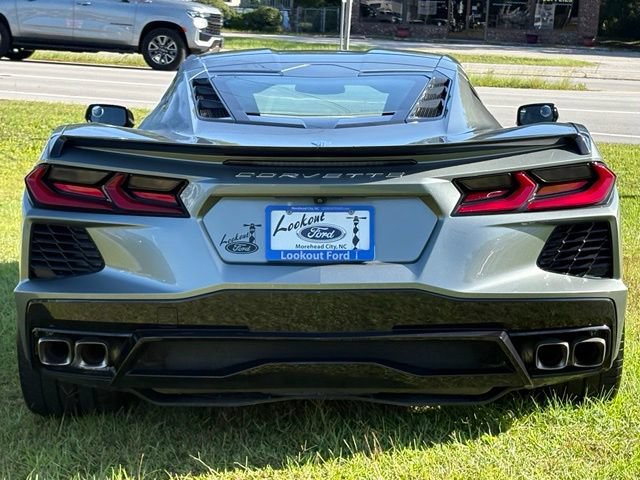 Used 2022 Chevrolet Corvette Stingray Coupe w/ Chrome Exterior Badge Package RWD image 4