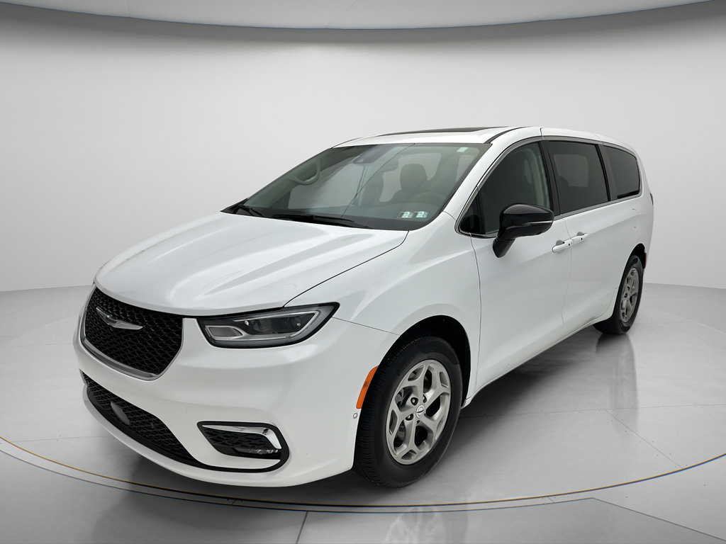 Used 2024 Chrysler Pacifica Limited w/ Trailer Tow Group AWD/4WD image 3