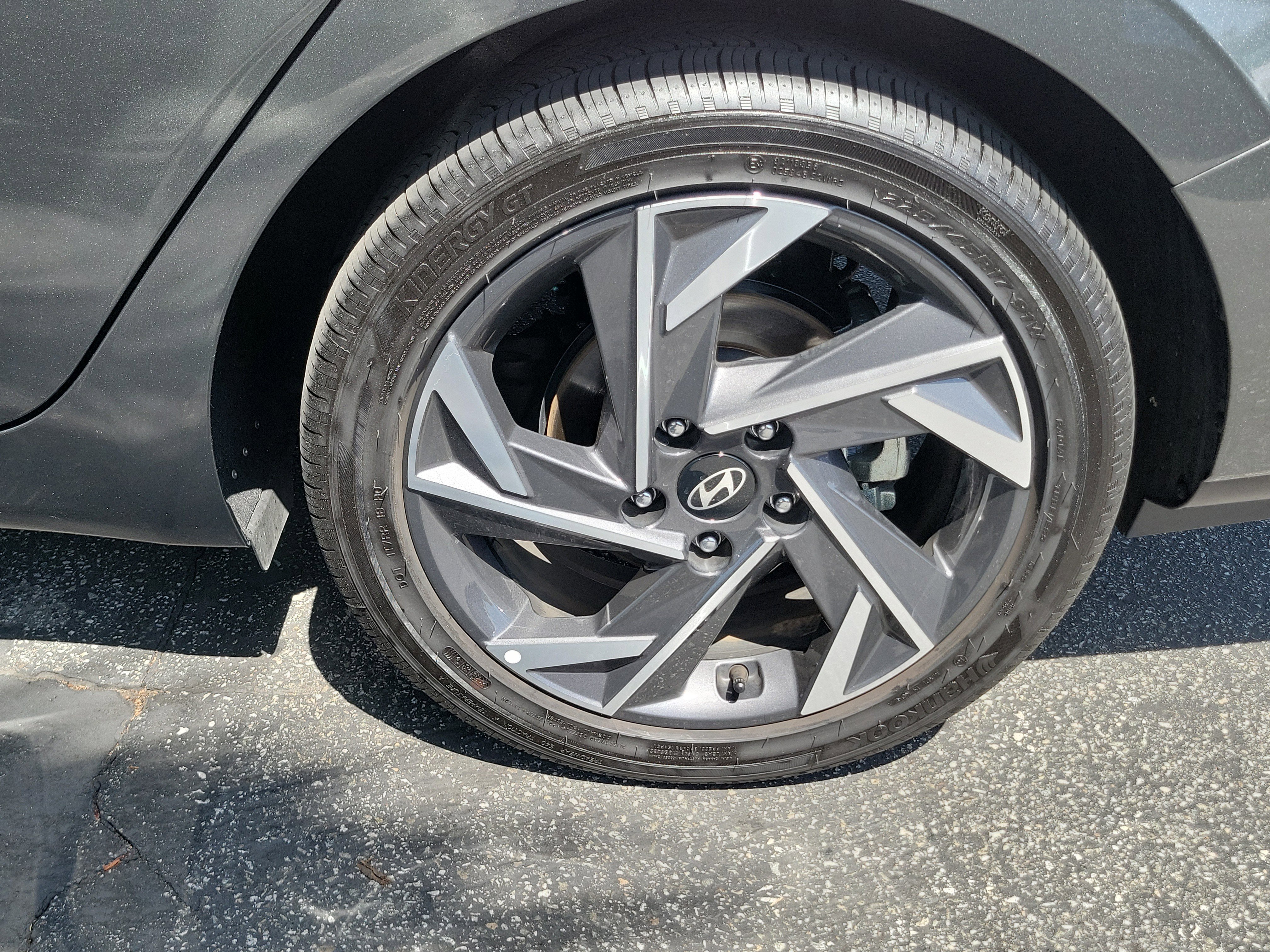 Certified 2025 Hyundai Elantra Limited image 29