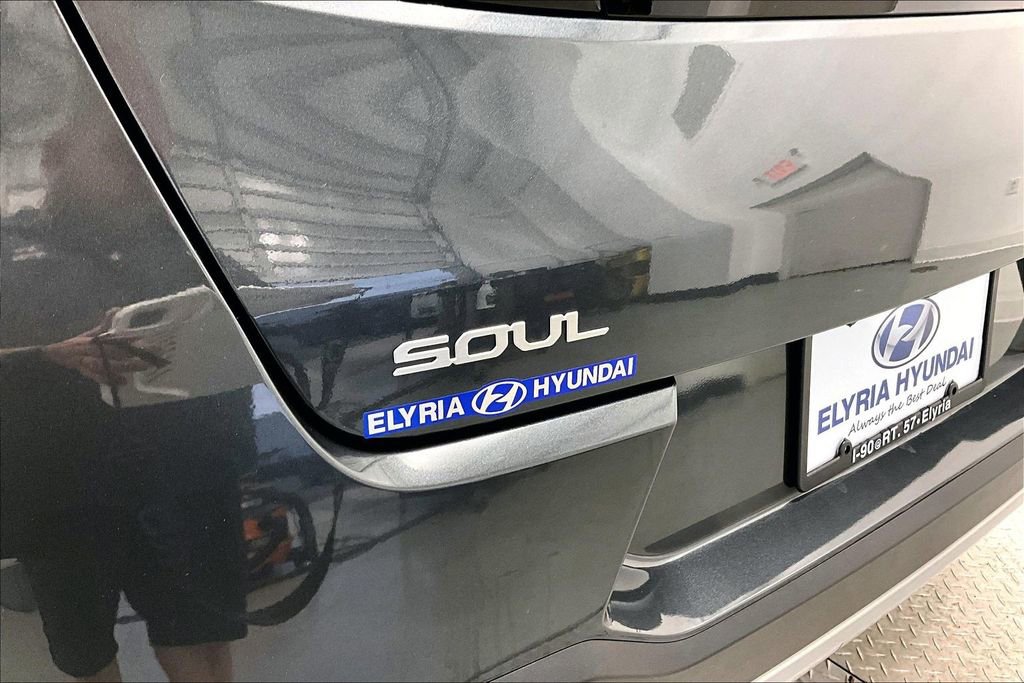 Used 2023 Kia Soul LX w/ LX Technology Package FWD image 32