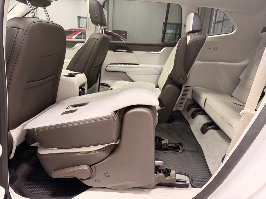 Used 2024 GMC Acadia Denali image 18