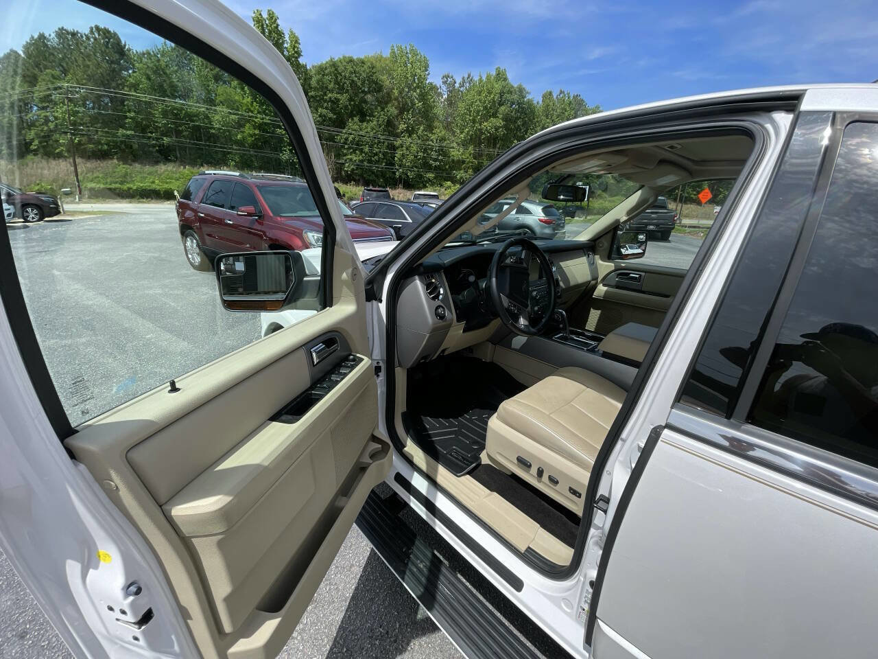 Used 2015 Ford Expedition EL Limited w/ Equipment Group 301A RWD image 10