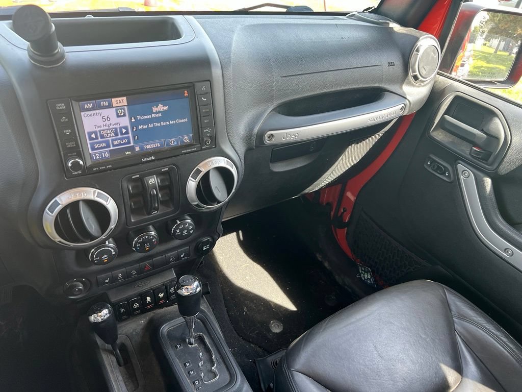Used 2015 Jeep Wrangler Unlimited Sahara w/ Dual Top Group AWD/4WD image 22
