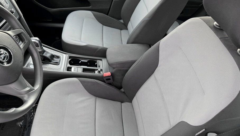 Used 2016 Volkswagen e-Golf SE FWD image 14