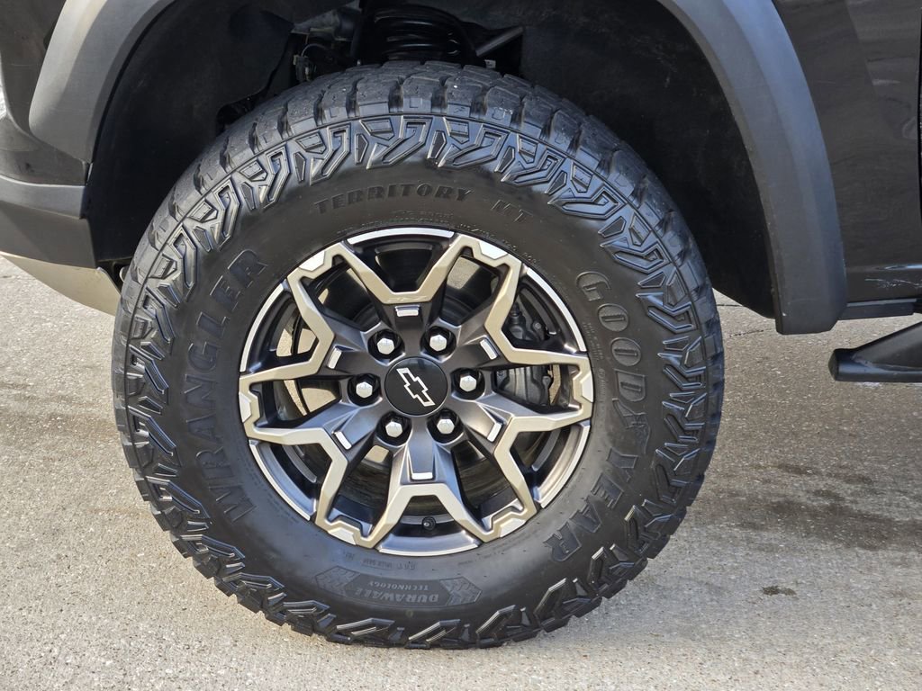 Used 2024 Chevrolet Colorado ZR2 w/ Technology Package AWD/4WD image 10