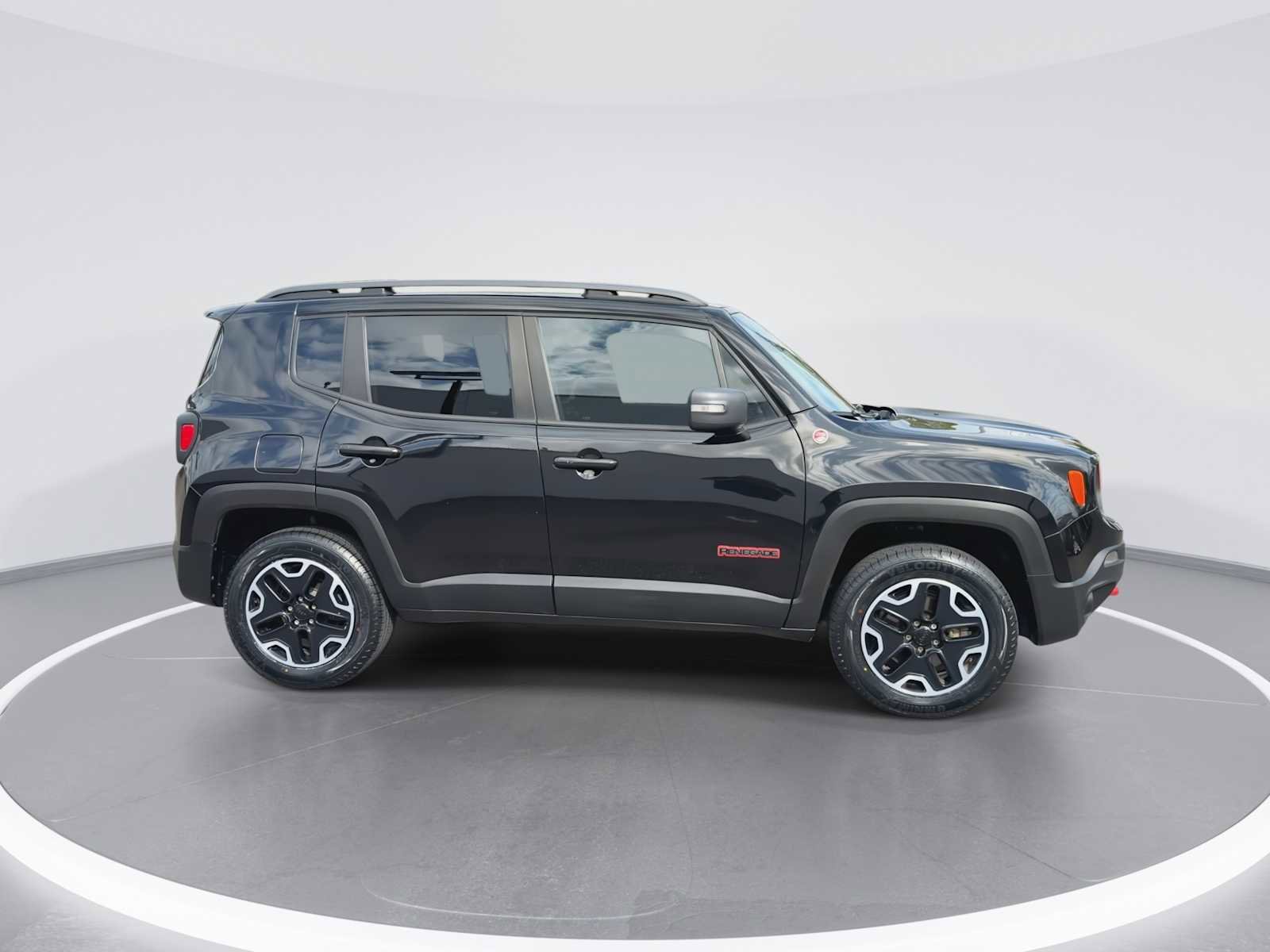 Used 2015 Jeep Renegade Trailhawk w/ Popular Equipment Group AWD/4WD image 9