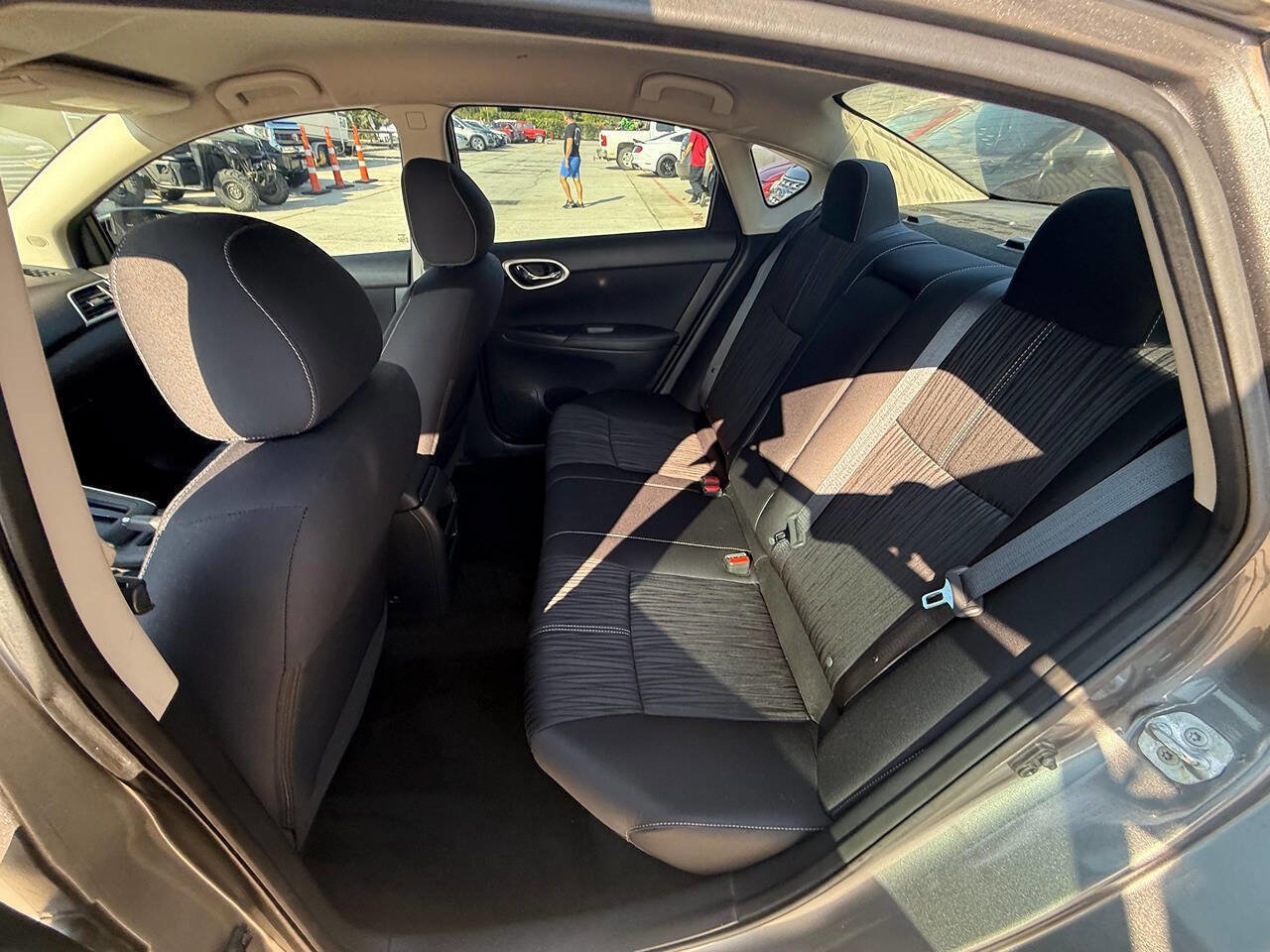 Used 2016 Nissan Sentra SV image 39