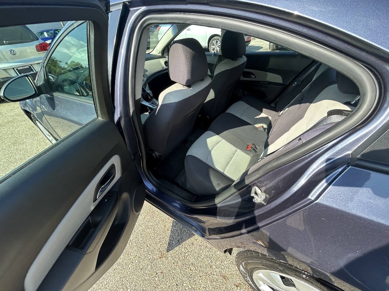 Used 2014 Chevrolet Cruze LS FWD image 7