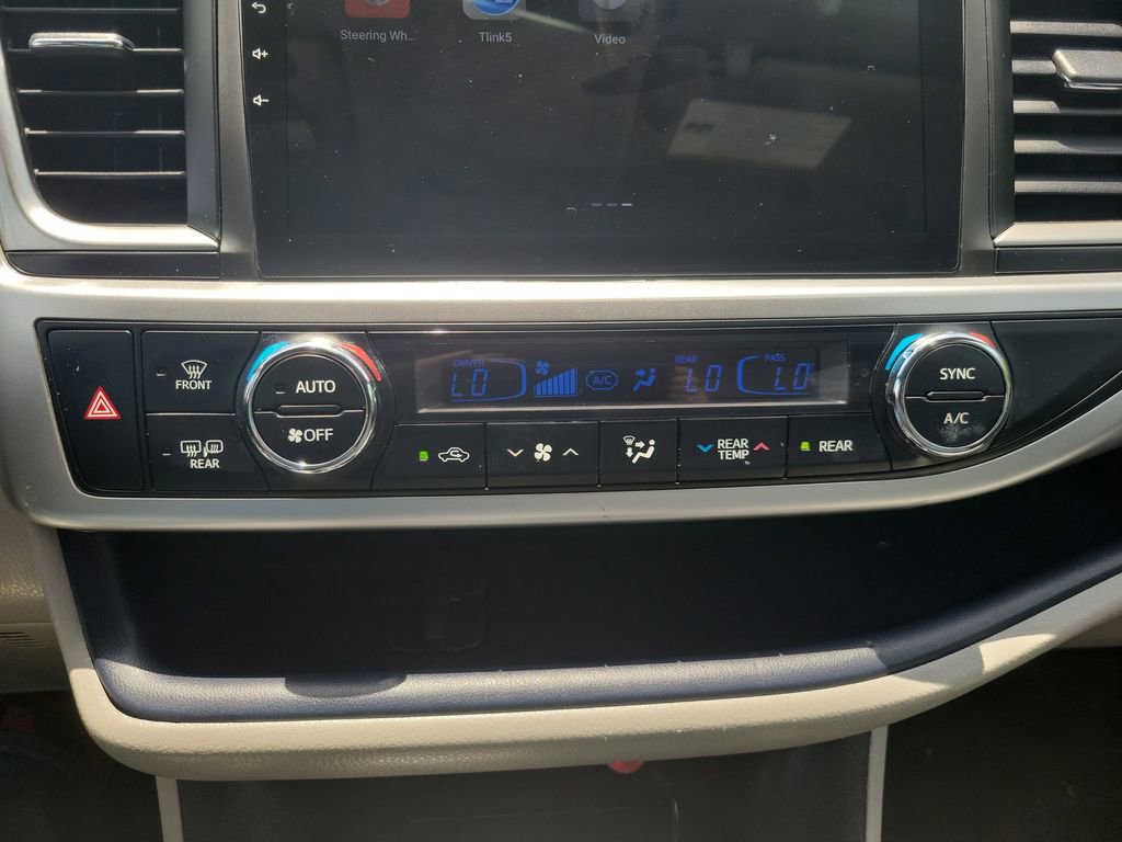 Used 2015 Toyota Highlander Plus FWD image 22