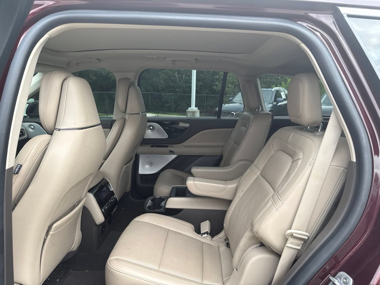 Used 2022 Lincoln Aviator Reserve w/ Equipment Group 201A AWD/4WD image 17