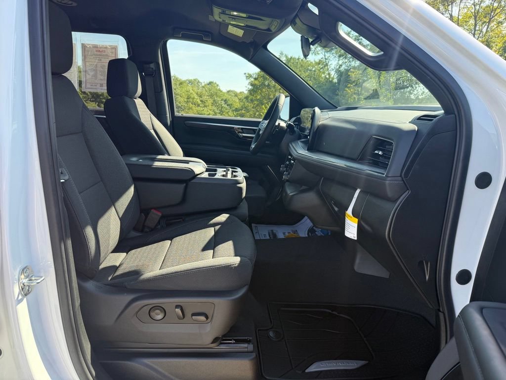 Used 2026 Chevrolet Suburban LS AWD/4WD image 25