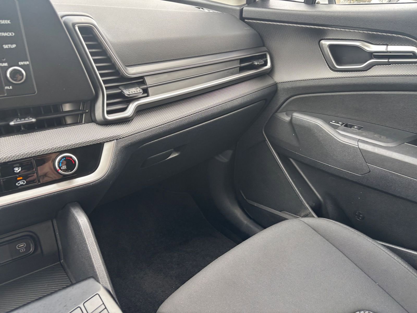 Used 2025 Kia Sportage LX image 34