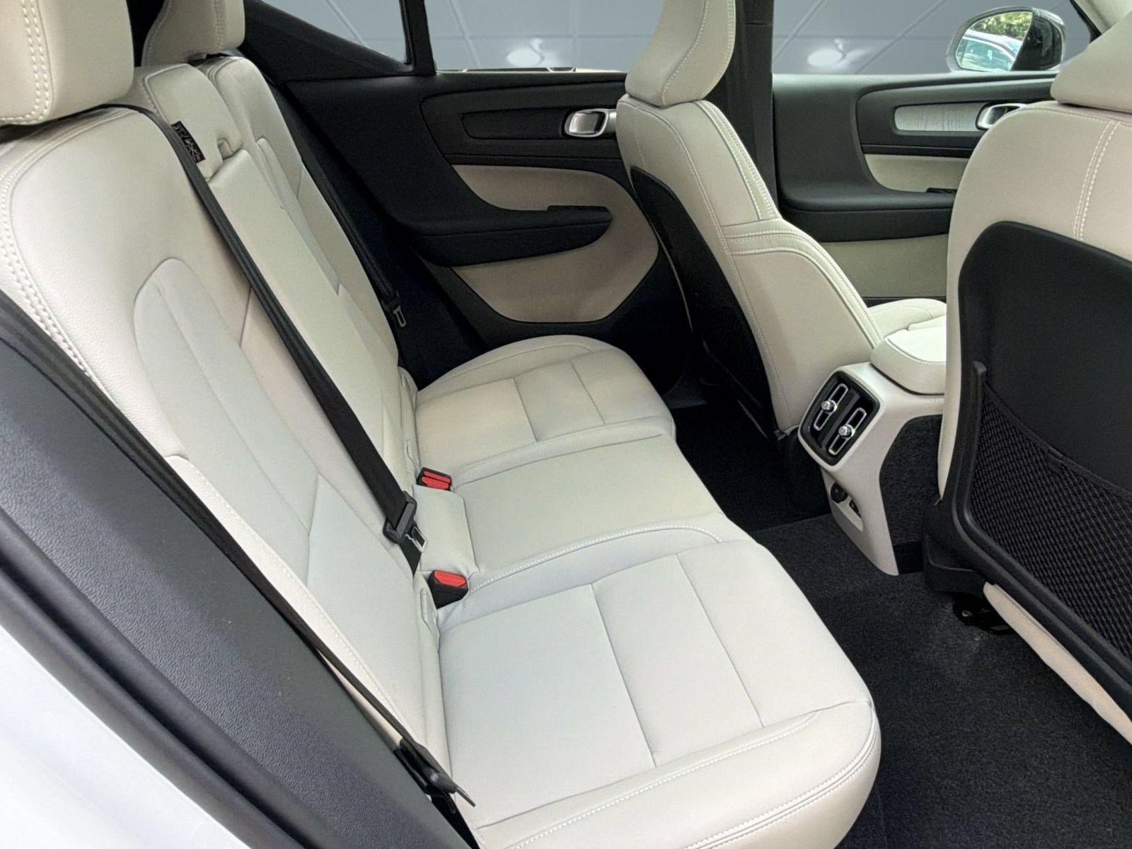 New 2026 Volvo XC40 B4 Plus w/ Climate Package FWD image 30