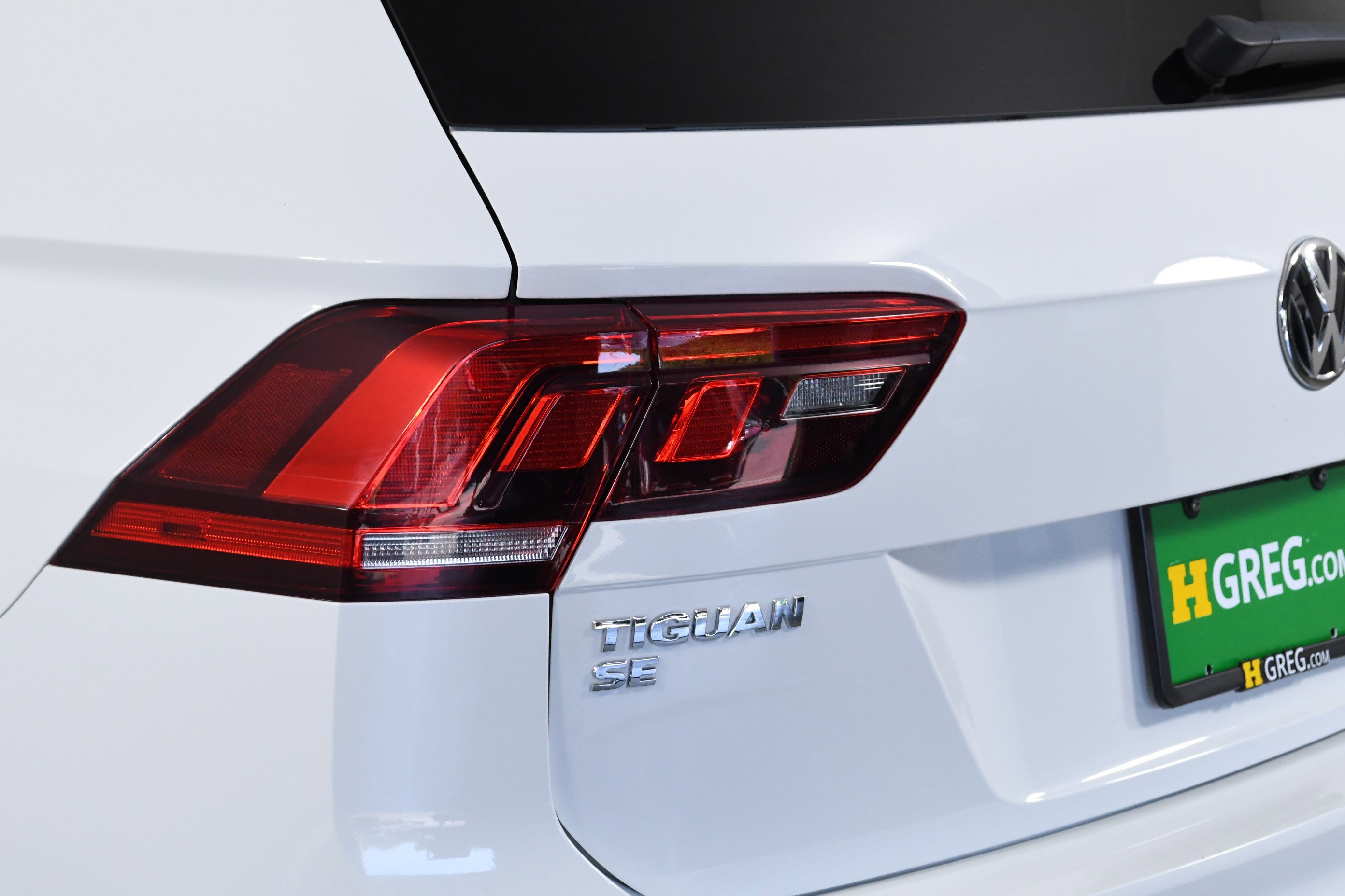 Used 2021 Volkswagen Tiguan SE R-Line image 33