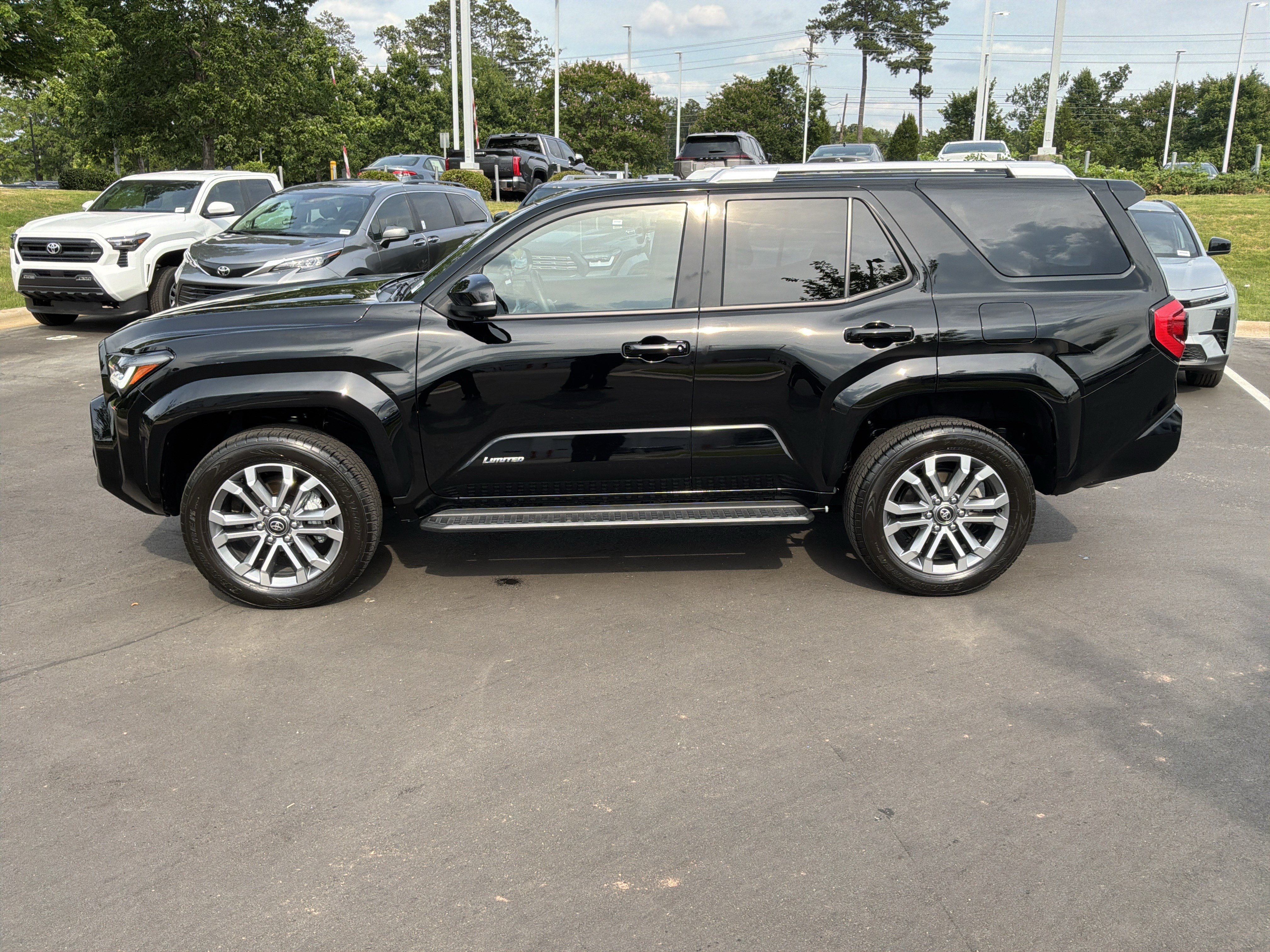 Used 2025 Toyota 4Runner Limited AWD/4WD image 7