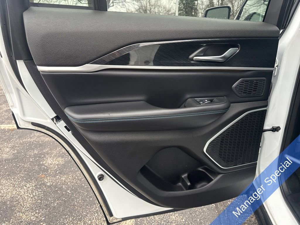 Used 2024 Jeep Grand Cherokee Trailhawk image 23