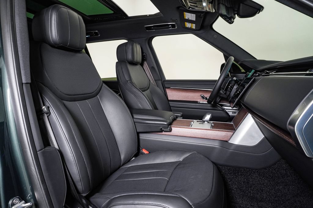 Used 2025 Land Rover Range Rover SE AWD/4WD image 15