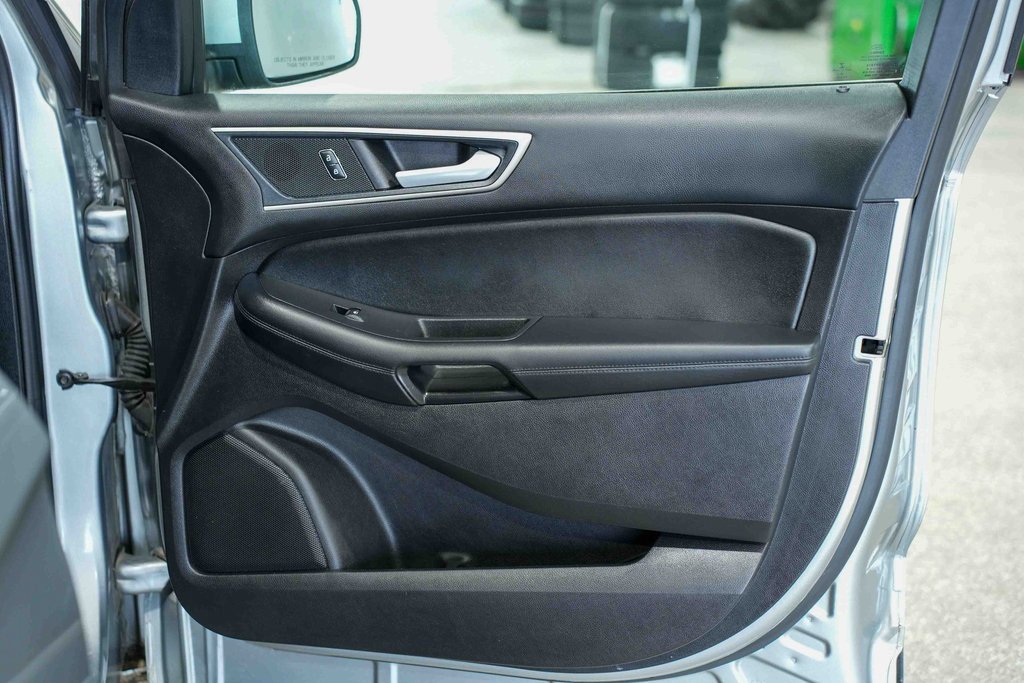 Used 2020 Ford Edge SEL w/ Cold Weather Package image 17