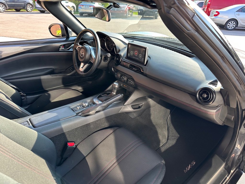 Used 2016 MAZDA MX-5 Miata Club RWD image 11