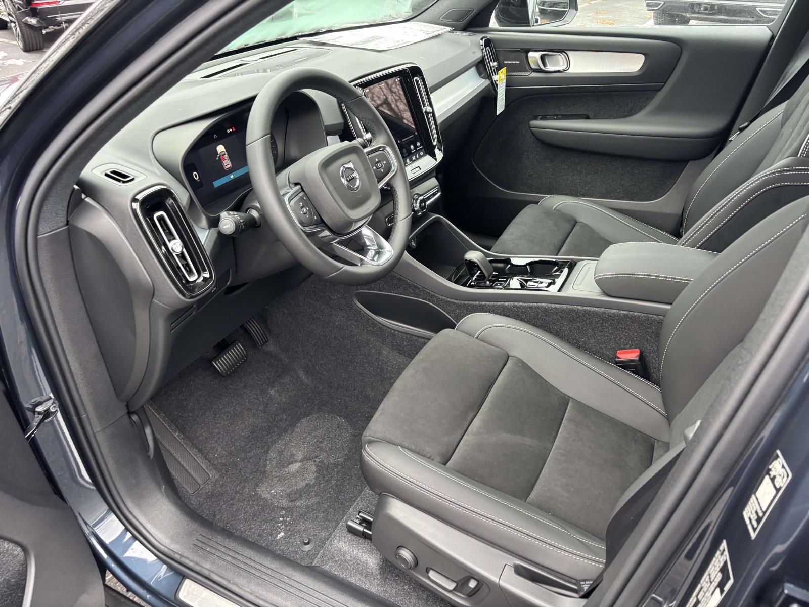 New 2026 Volvo XC40 B5 Ultra w/ Protection Package Premier image 24