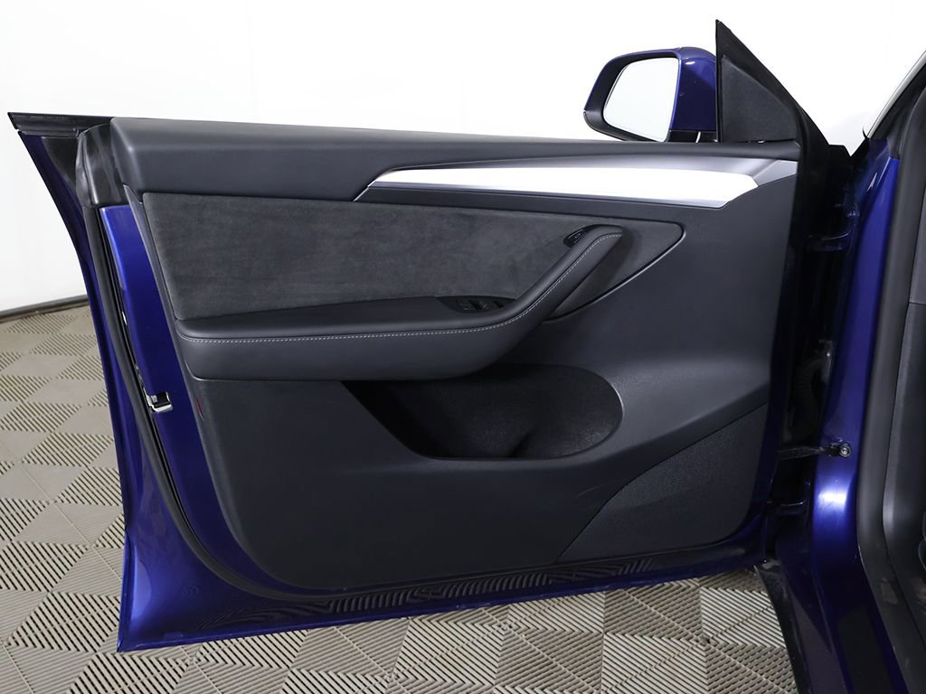 Used 2024 Tesla Model Y Performance image 25