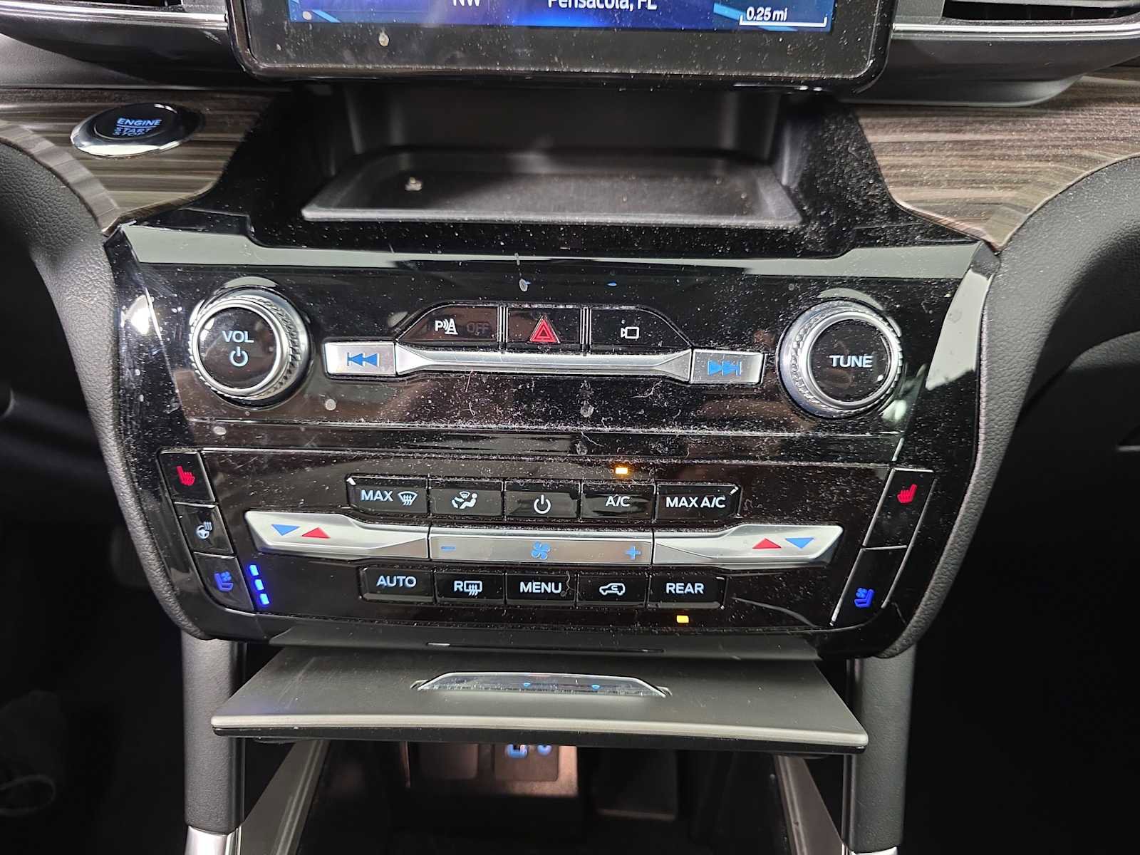 Used 2022 Ford Explorer Limited w/ Equipment Group 301A image 16