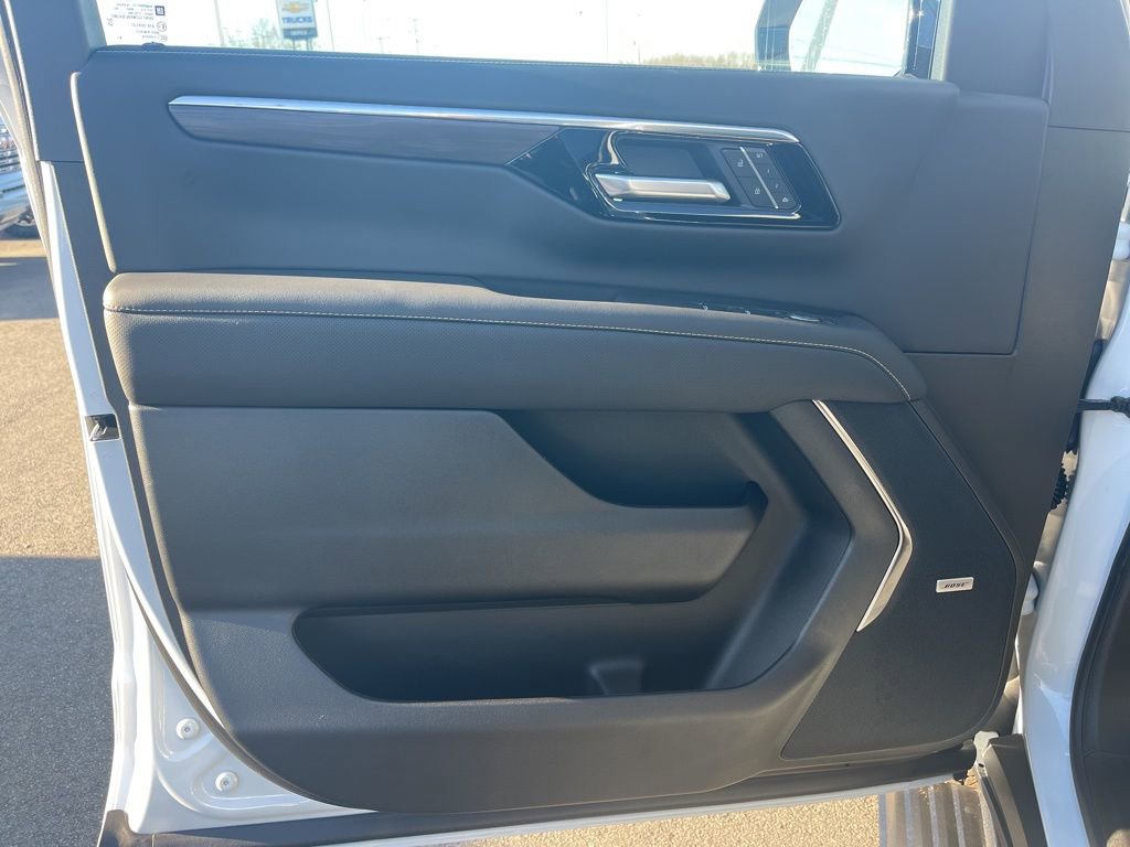 New 2026 Chevrolet Suburban Premier image 9