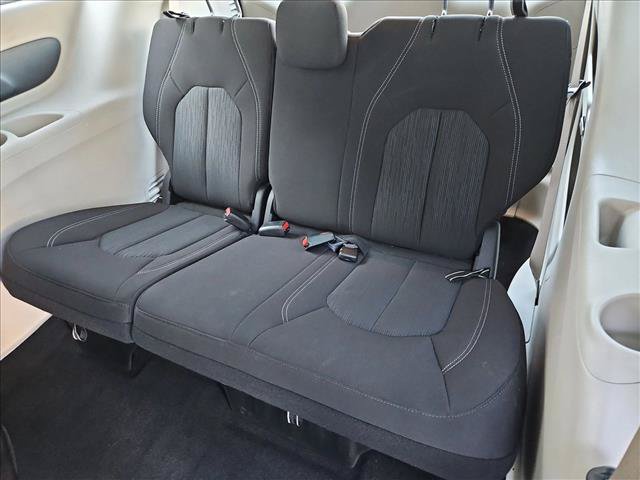 Used 2023 Chrysler Voyager LX FWD image 18