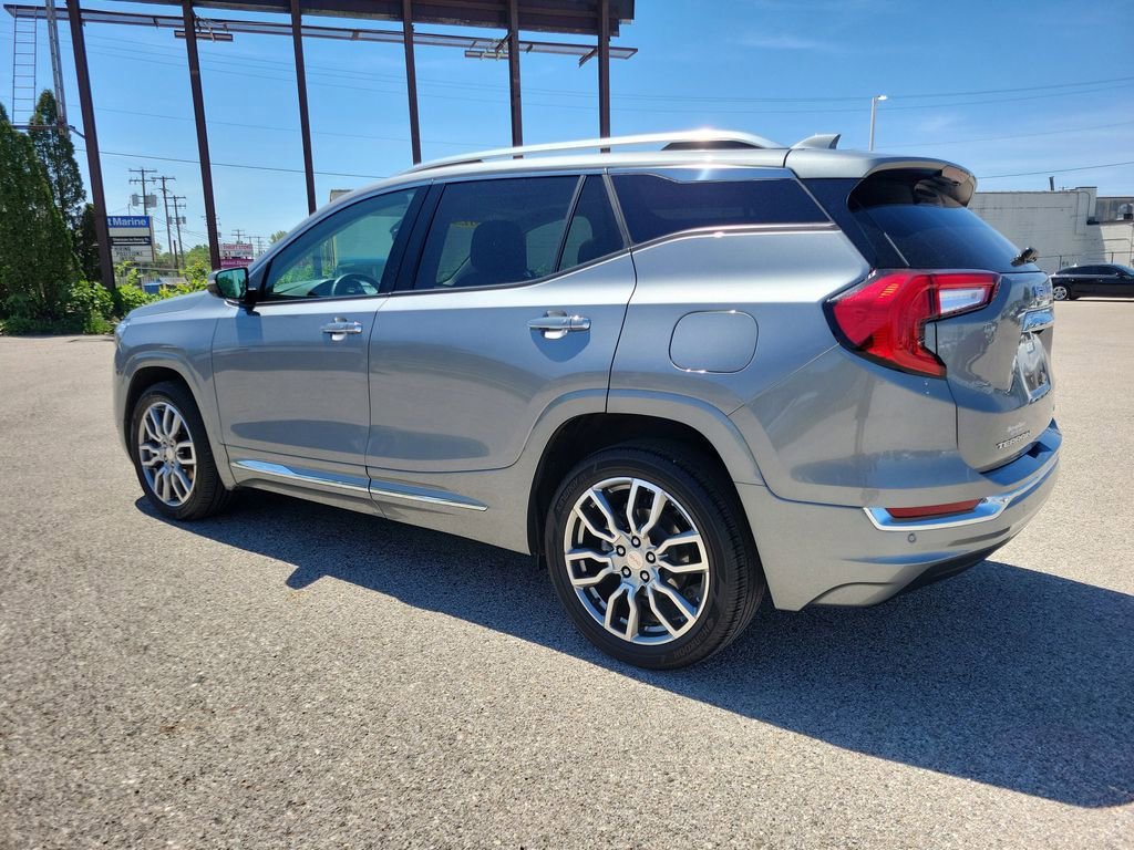 Used 2023 GMC Terrain Denali AWD/4WD image 3